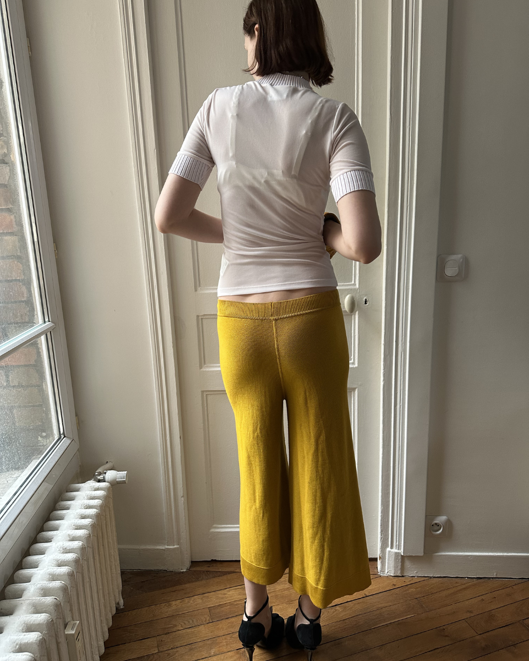 Mesh trousers and metal hardware