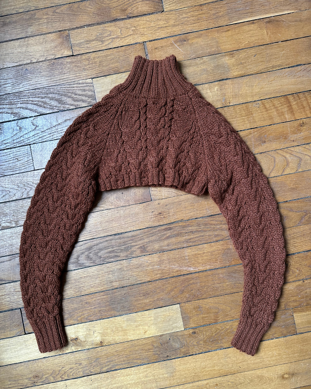 Short turtleneck sweater