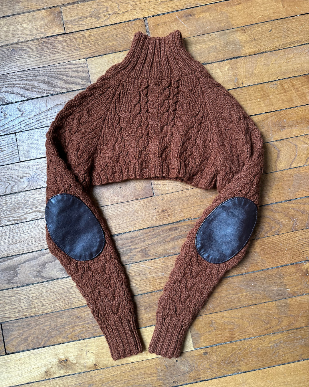 Short turtleneck sweater