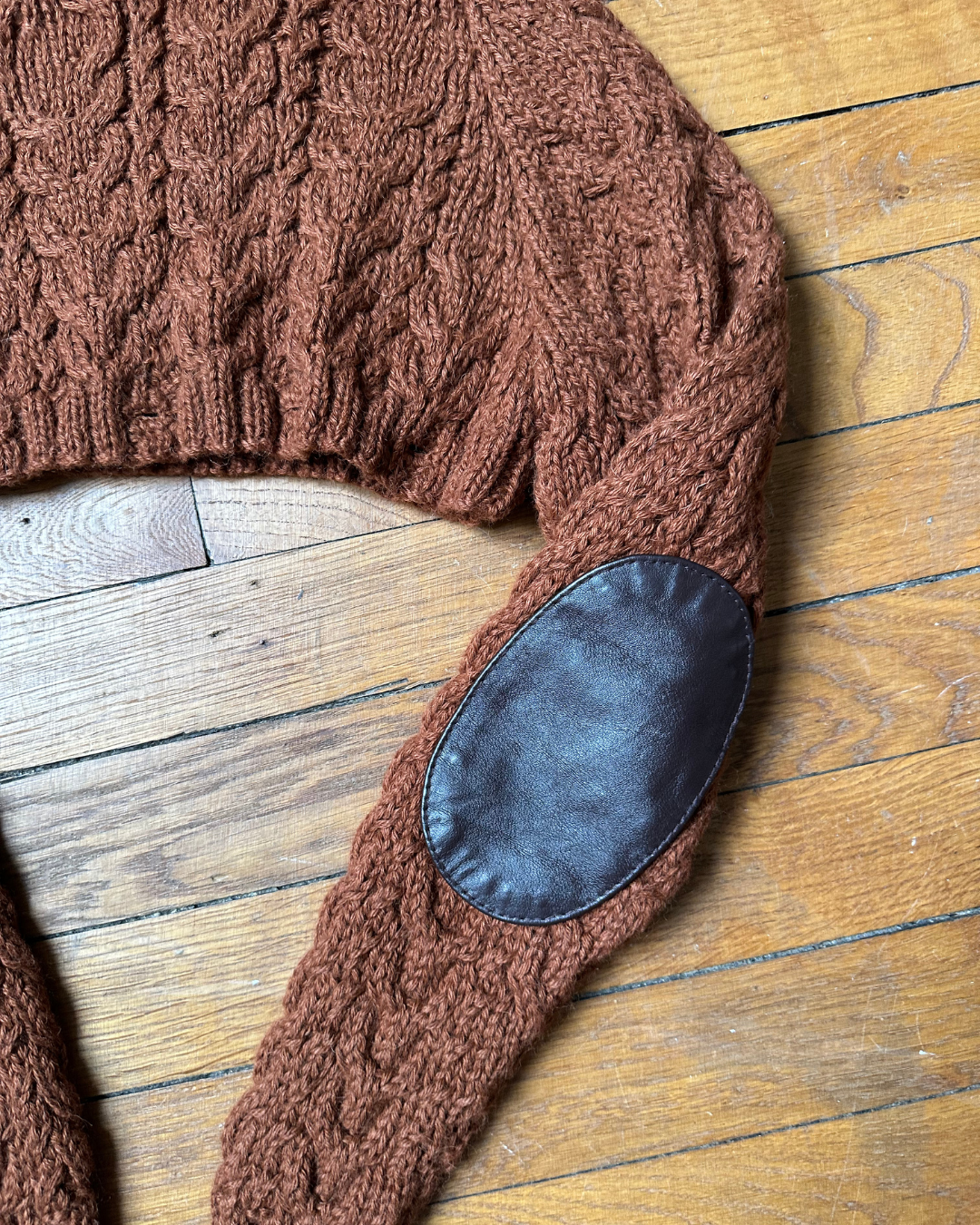 Short turtleneck sweater