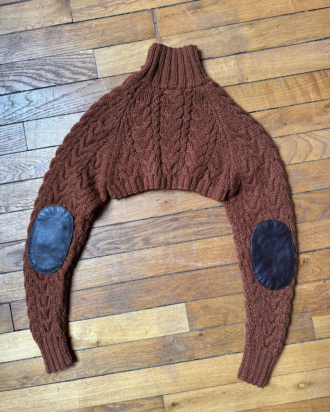 Short turtleneck sweater