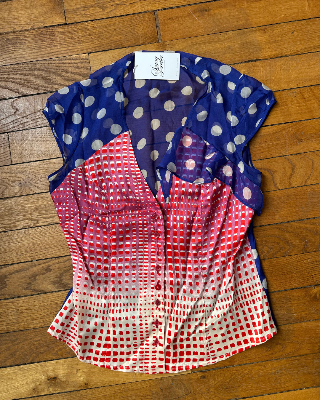 Two-tone sleeveless shirt