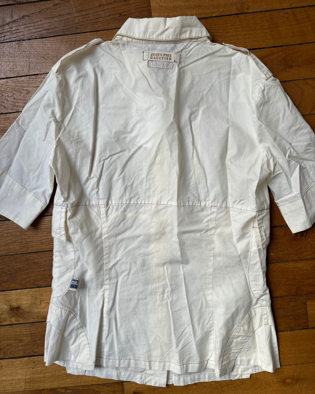 Fitted shirt with pockets