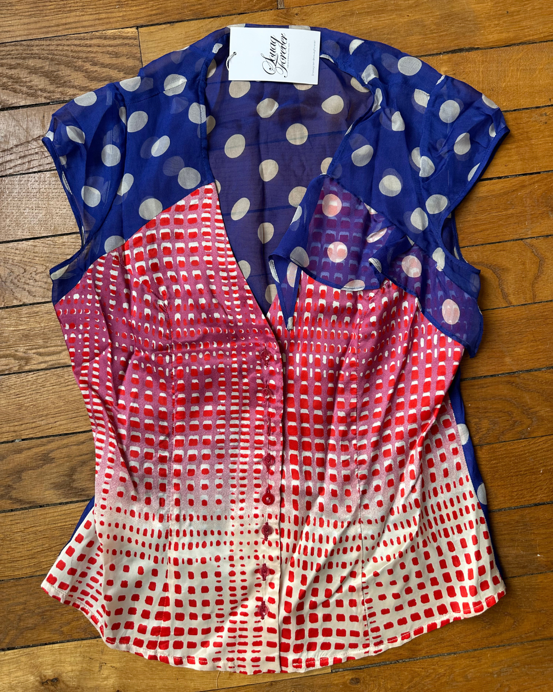 Two-tone sleeveless shirt