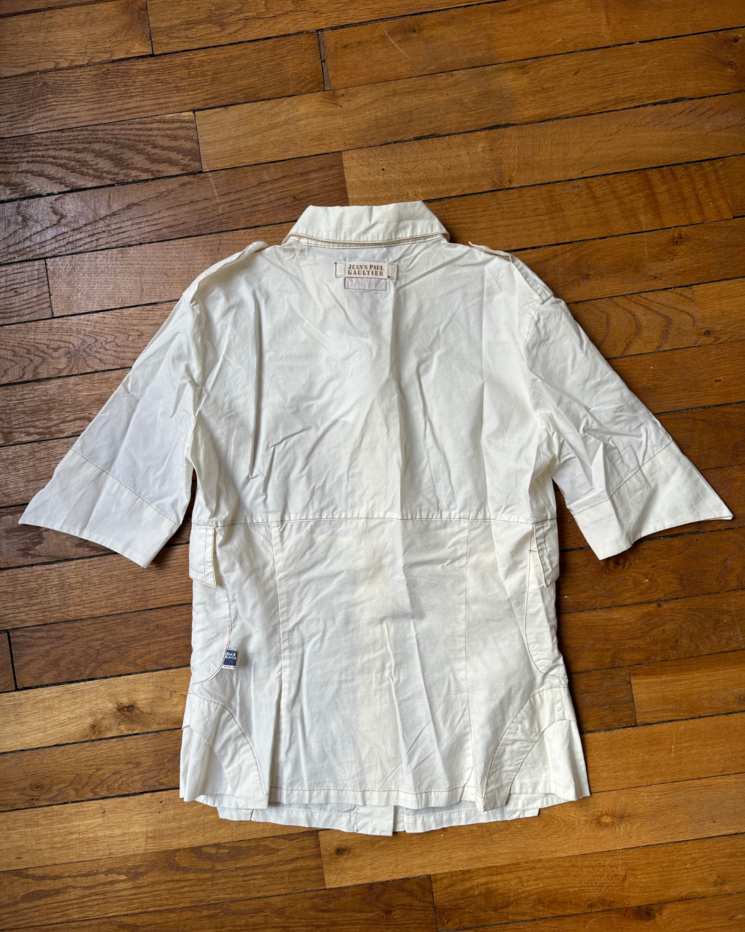 Fitted shirt with pockets