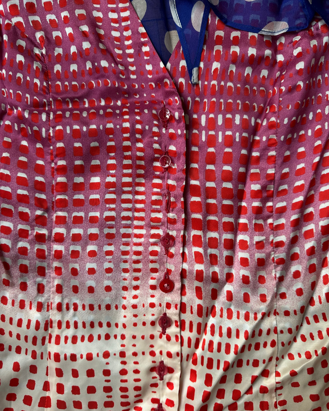 Two-tone sleeveless shirt