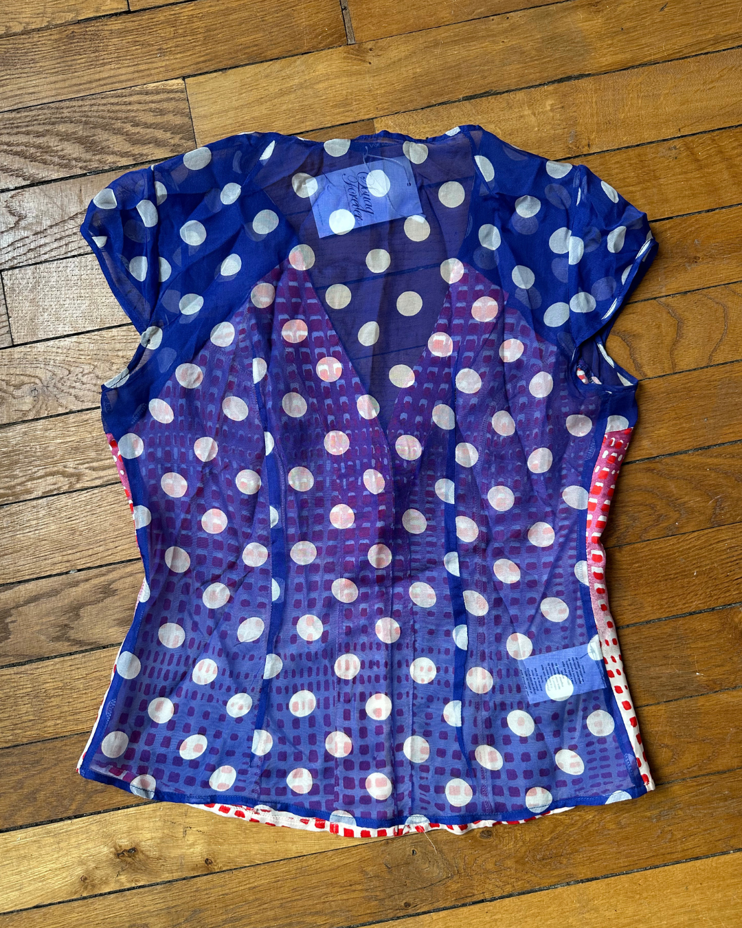 Two-tone sleeveless shirt