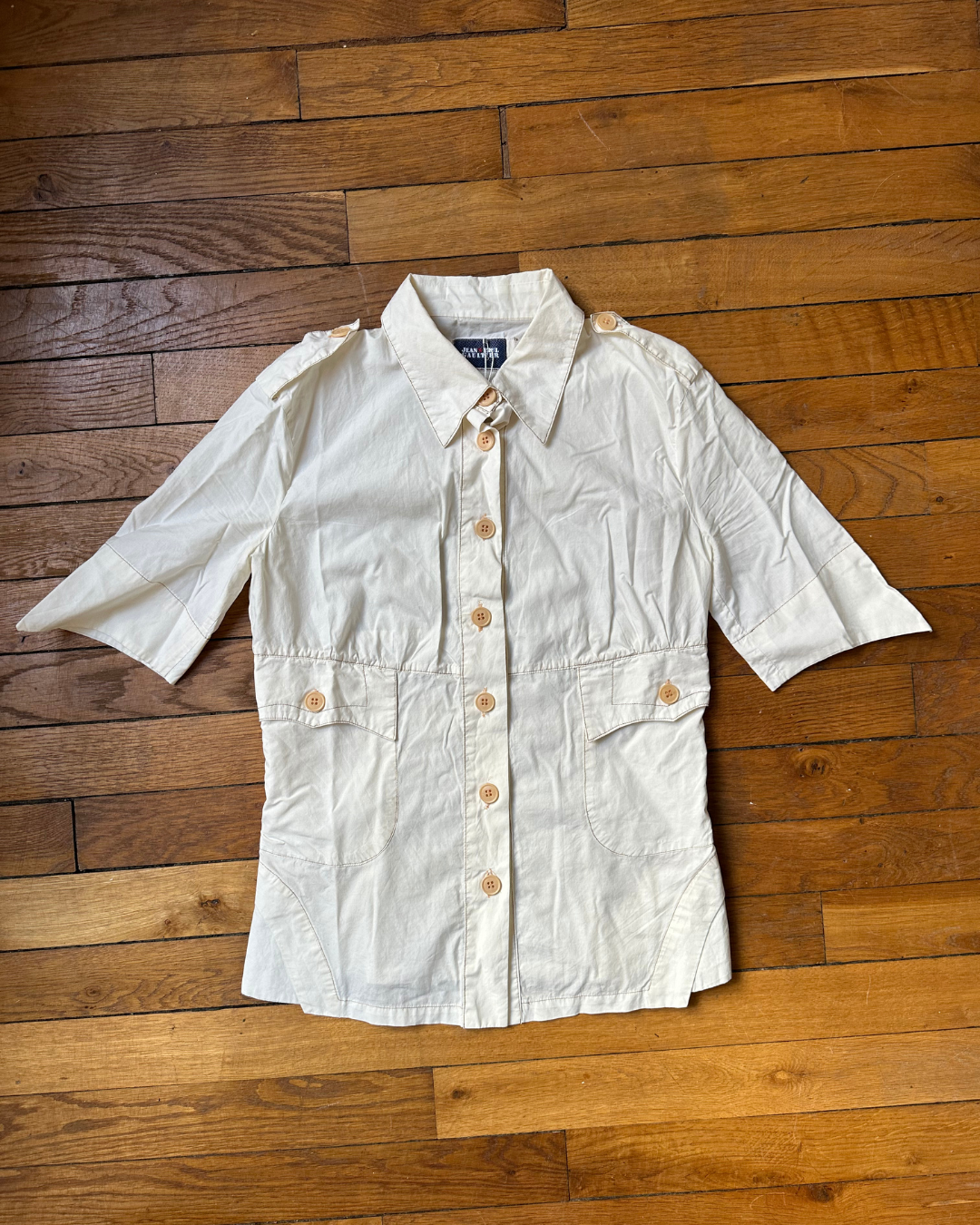 Fitted shirt with pockets