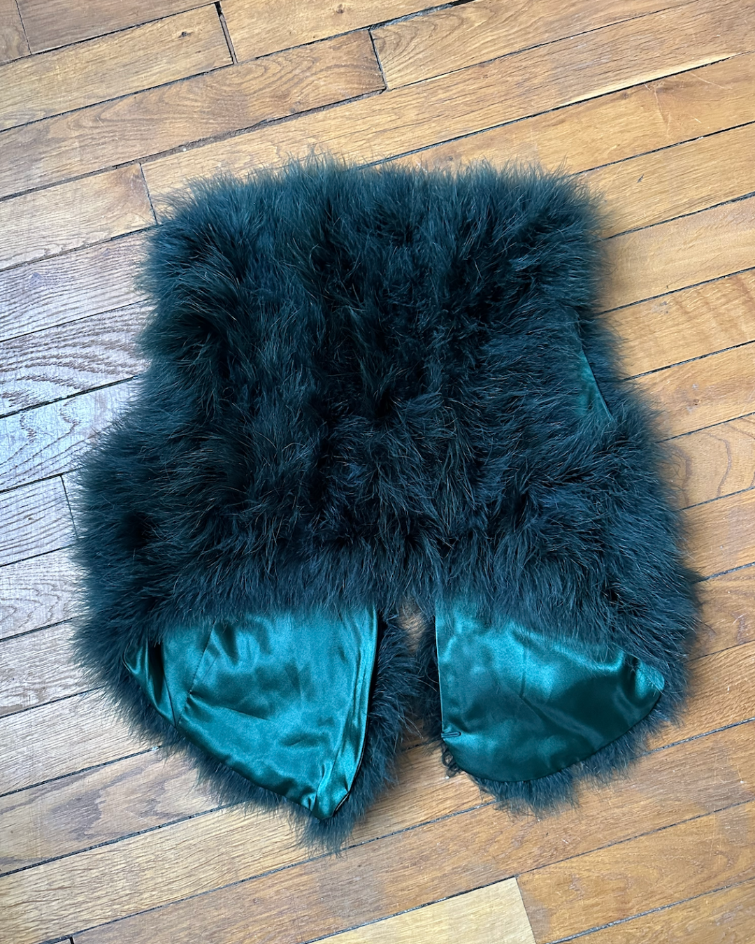 Green feather sleeveless jacket