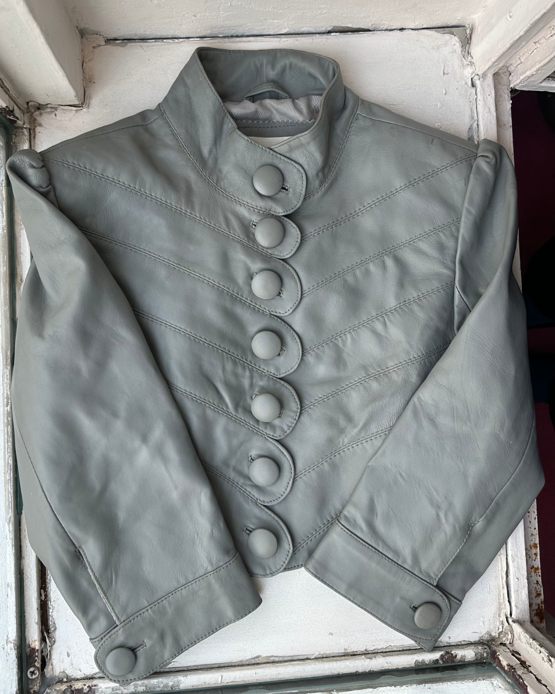 Short leather jacket