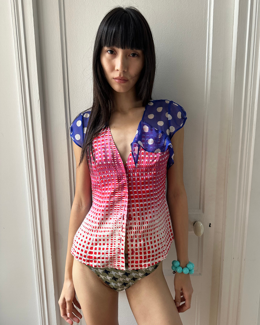 Two-tone sleeveless shirt