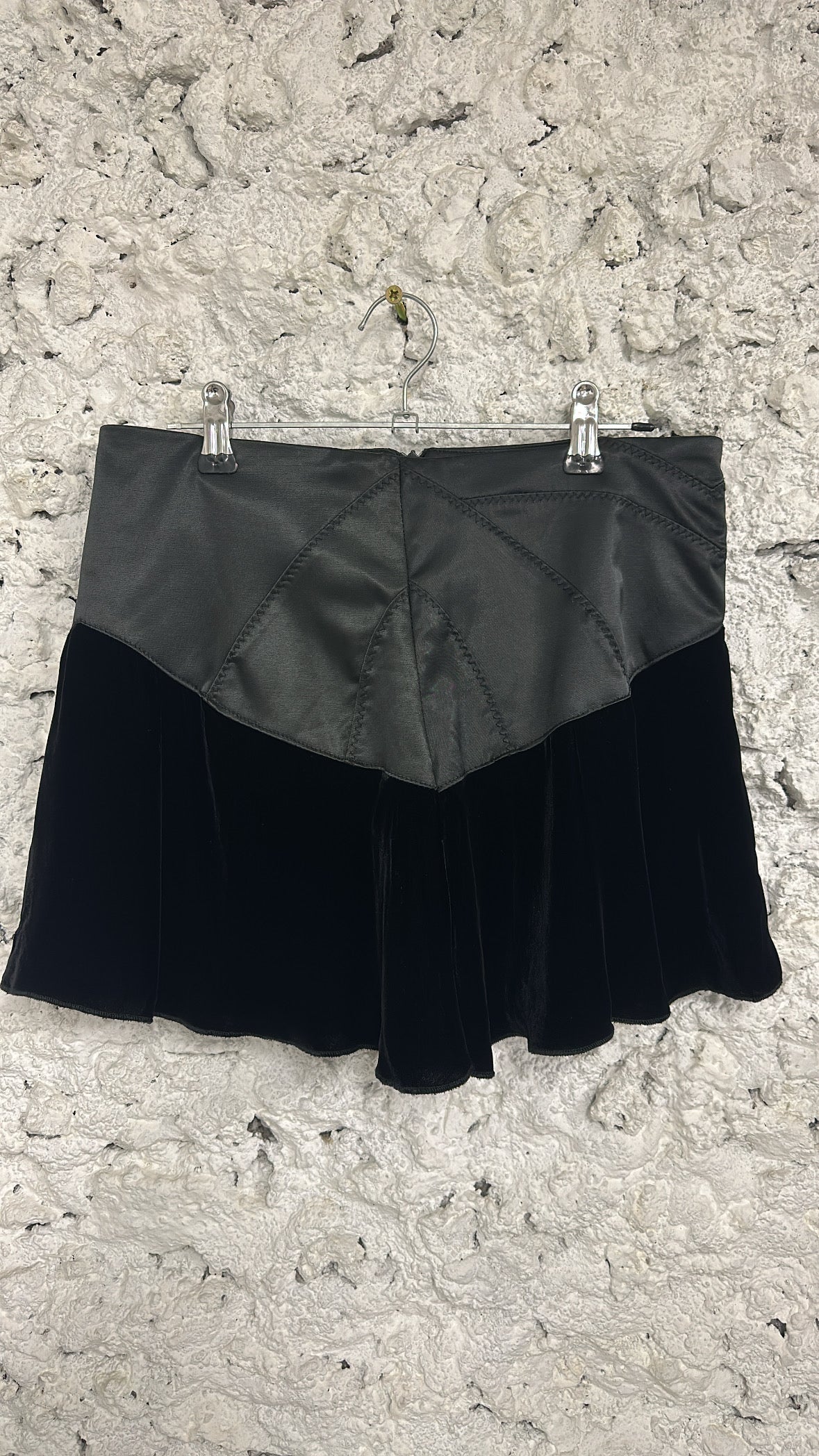 Black bi-material skirt