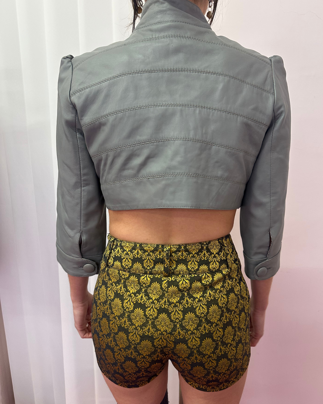 Short leather jacket