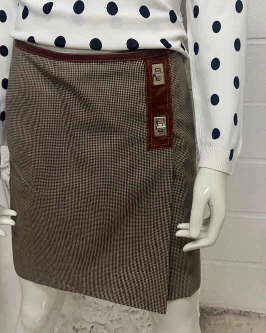 Checked skirt with padlock closure