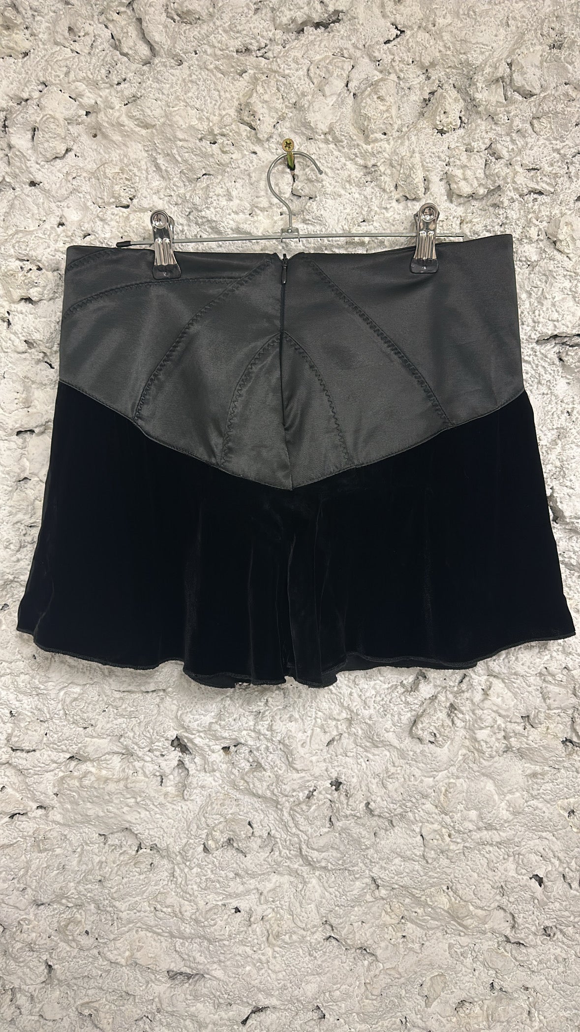 Black bi-material skirt