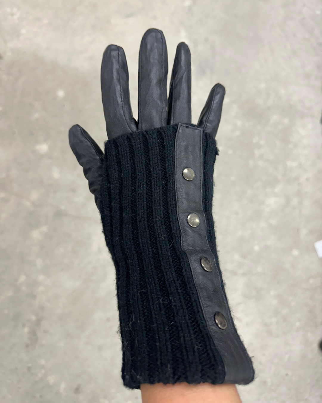 Black bi-material gloves